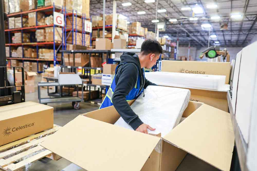 171A0446 PGL's Specially-trained teams for fragile items